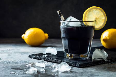 Овој пијалок е вистински хит – Црна лимонада за чистење на организмот